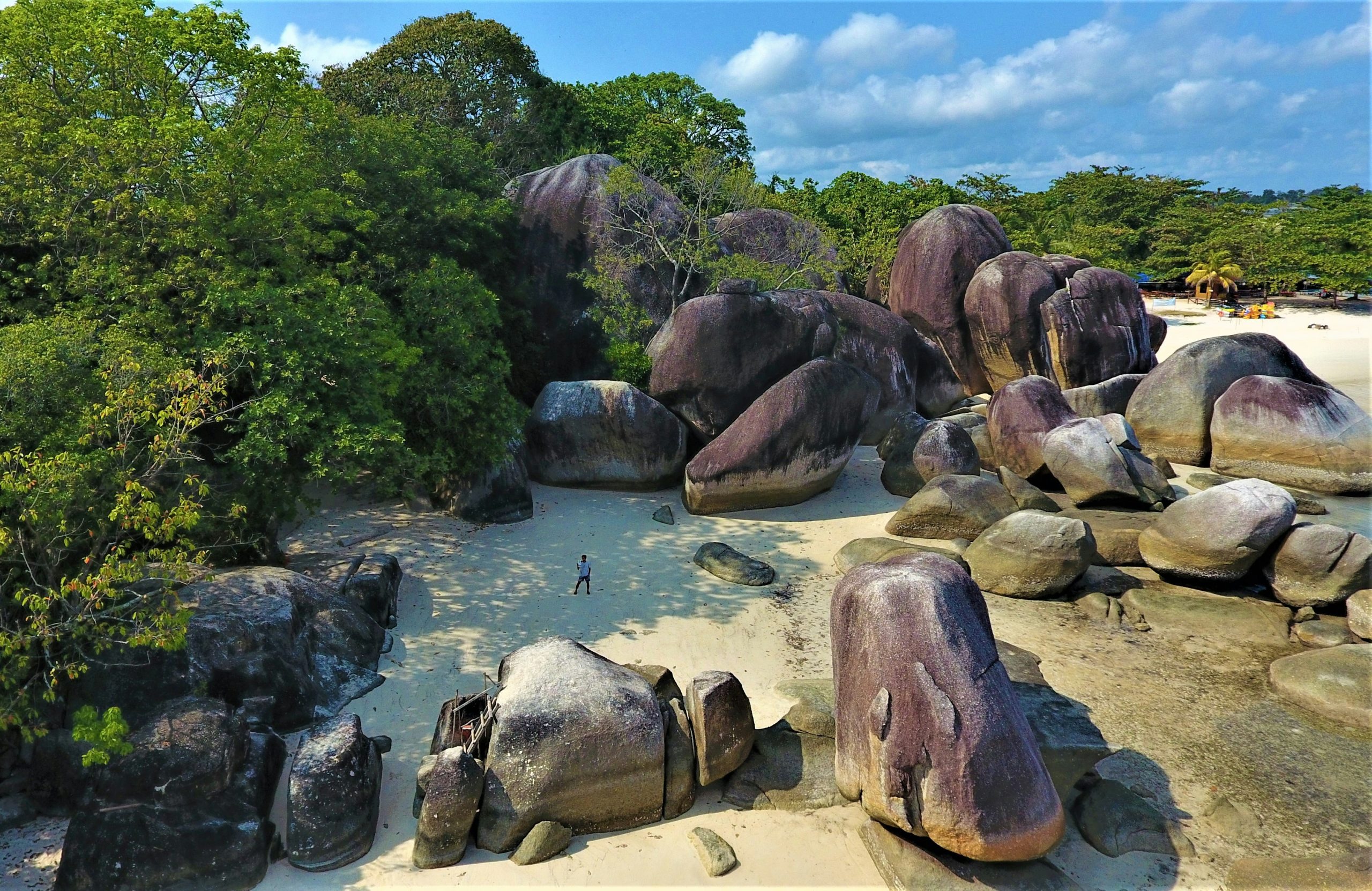Pulau kecil sekitar Belitung